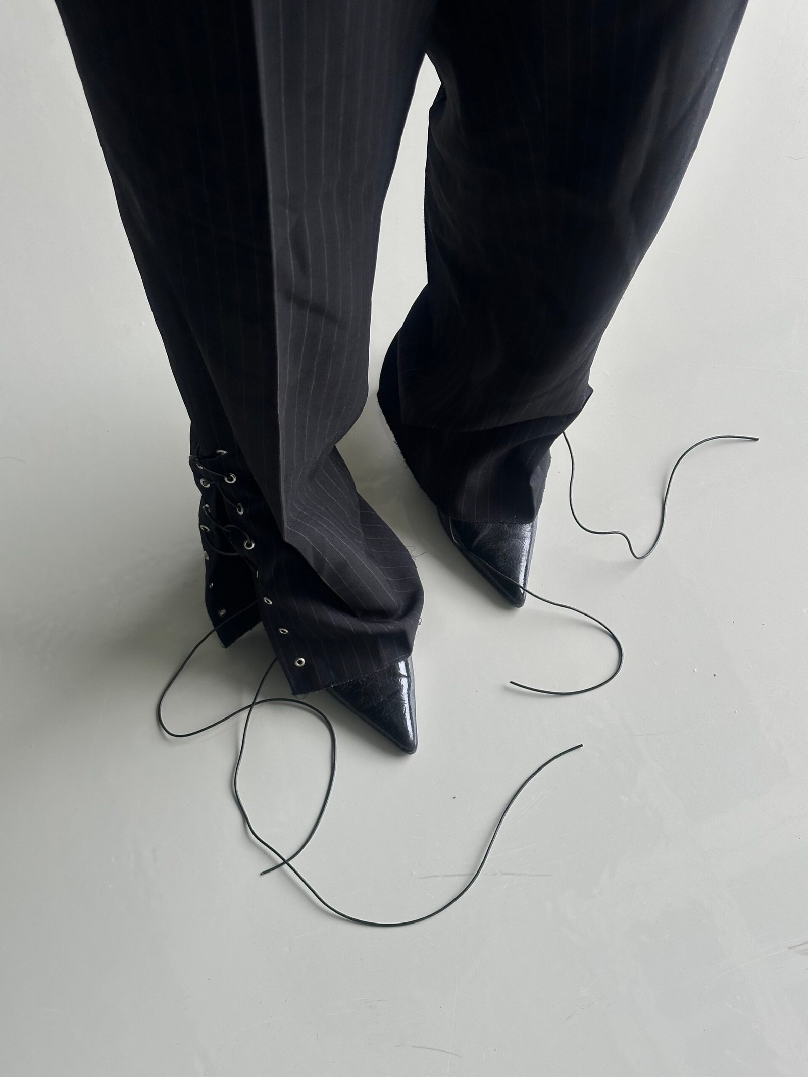 Not to tie down | Trousers - Image 3