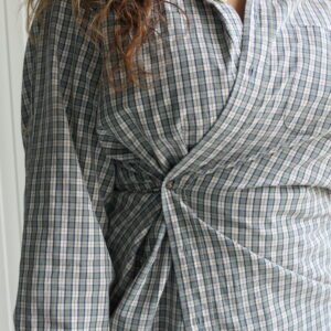 Not for blending in | Blouse