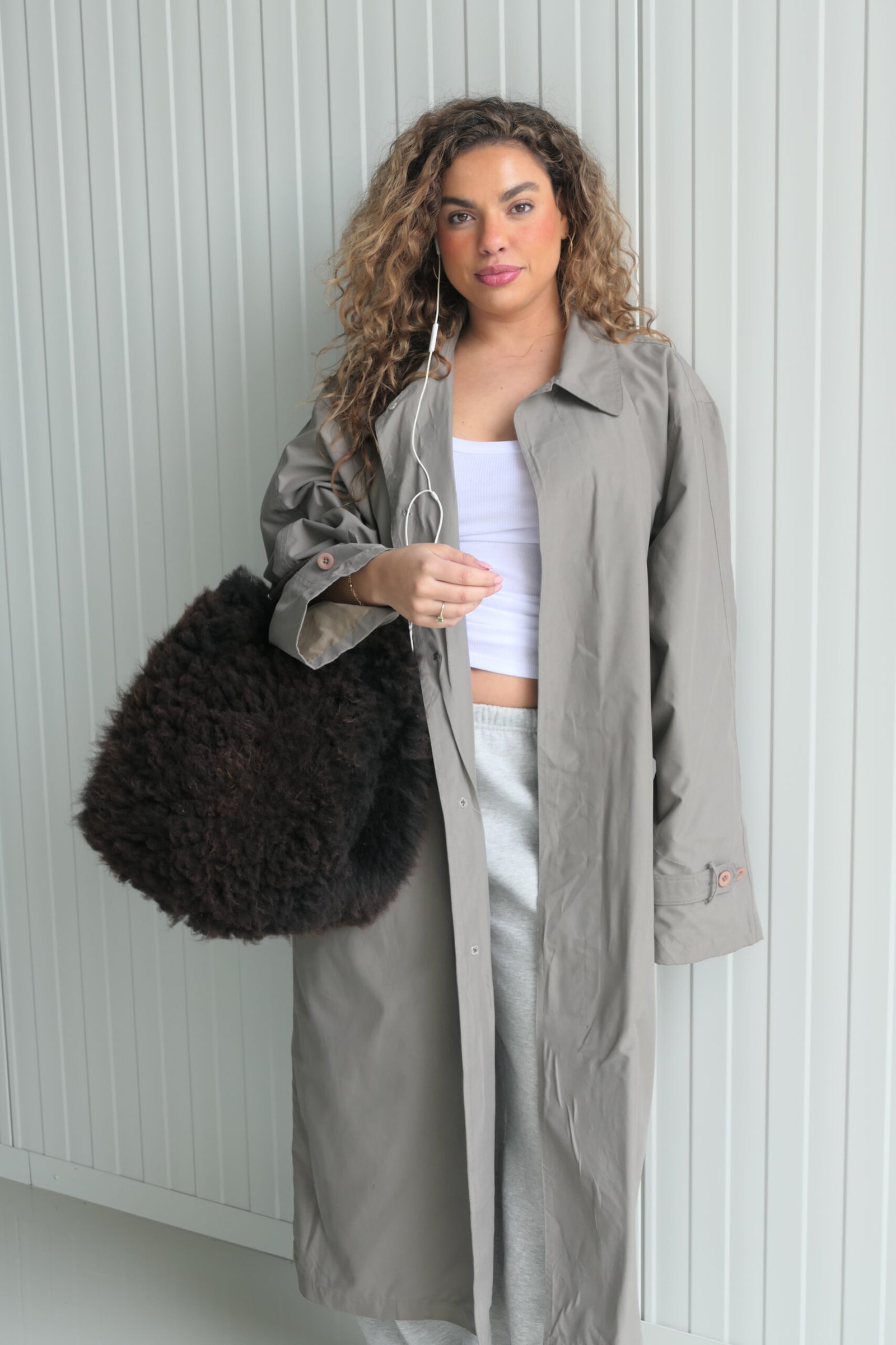 The 'checking out' coat - Image 2
