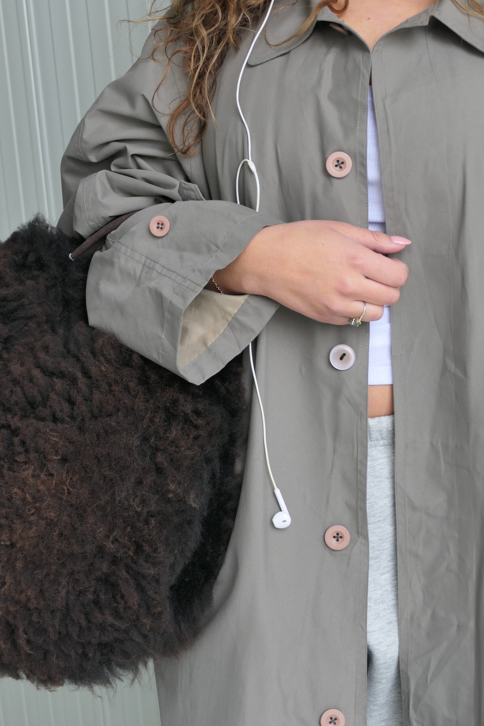 The 'checking out' coat - Image 4